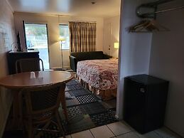 Emerald Inn & Lounge