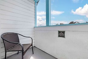 Best Western Plus Marina Shores Hotel