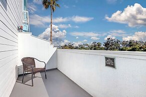 Best Western Plus Marina Shores Hotel