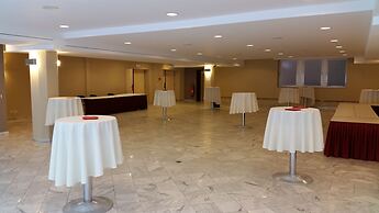 Bedford Hotel & Congress Centre