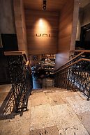The Eliot Hotel