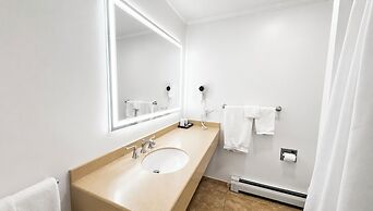 Magnuson Grand Pioneer Inn and Suites