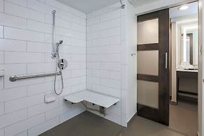 Embassy Suites by Hilton Dallas Love Field