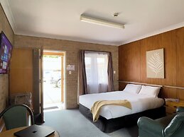 The Phoenix Artesian Spa Resort and Accommodation