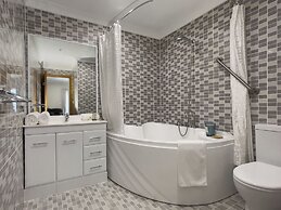 The Phoenix Artesian Spa Resort and Accommodation