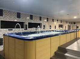 The Phoenix Artesian Spa Resort and Accommodation