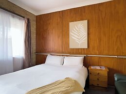 The Phoenix Artesian Spa Resort and Accommodation