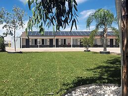 The Phoenix Artesian Spa Resort and Accommodation