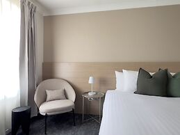 The Phoenix Artesian Spa Resort and Accommodation