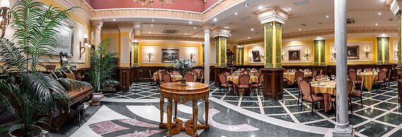 Hotel Reina Cristina