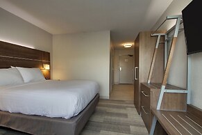 Holiday Inn Express & Suites Wapakoneta, an IHG Hotel