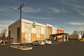 Holiday Inn Express & Suites Wapakoneta by IHG
