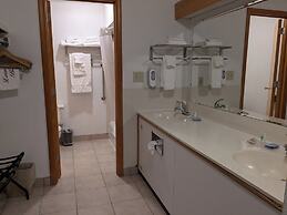 Magnuson Hotel Copper Crown