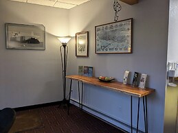 Magnuson Hotel Copper Crown