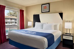 Days Inn by Wyndham Bend
