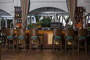 Colony Club by Elegant Hotels