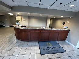 La Quinta Inn & Suites by Wyndham Stamford / New York City