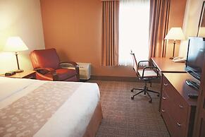 La Quinta Inn & Suites by Wyndham Stamford / New York City