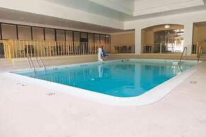 La Quinta Inn & Suites by Wyndham Stamford / New York City