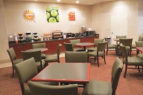 La Quinta Inn & Suites by Wyndham Stamford / New York City