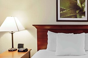 La Quinta Inn & Suites by Wyndham Stamford / New York City
