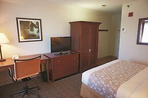 La Quinta Inn & Suites by Wyndham Stamford / New York City