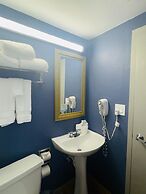 La Quinta Inn & Suites by Wyndham Stamford / New York City