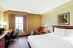 La Quinta Inn & Suites by Wyndham Stamford / New York City