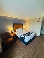 La Quinta Inn & Suites by Wyndham Stamford / New York City