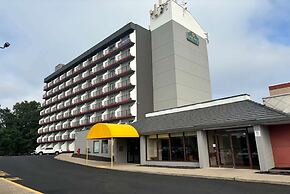 La Quinta Inn & Suites by Wyndham Stamford / New York City