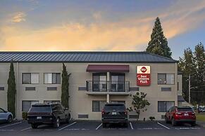 Best Western Plus Plaza by the Green