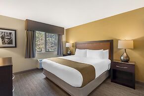 Best Western Plus Plaza by the Green