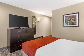 Best Western Plus Plaza by the Green