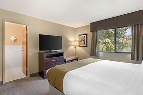 Best Western Plus Plaza by the Green