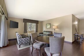Best Western Plus Plaza by the Green