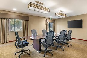 Best Western Plus Plaza by the Green