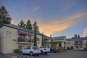 Best Western Plus Plaza by the Green