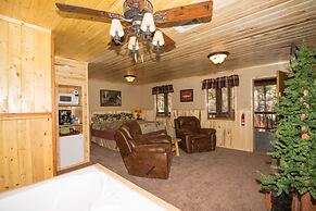 Upper Canyon Inn & Cabins