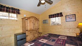 Upper Canyon Inn & Cabins