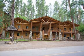 Upper Canyon Inn & Cabins
