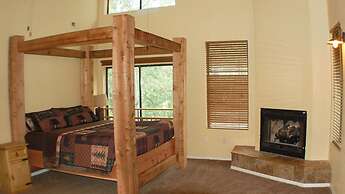 Upper Canyon Inn & Cabins