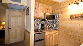 Upper Canyon Inn & Cabins