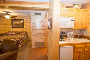 Upper Canyon Inn & Cabins