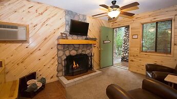 Upper Canyon Inn & Cabins