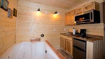 Upper Canyon Inn & Cabins