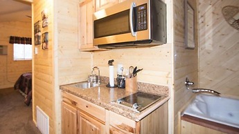 Upper Canyon Inn & Cabins