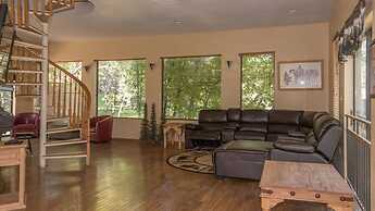 Upper Canyon Inn & Cabins