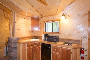 Upper Canyon Inn & Cabins