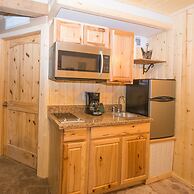 Upper Canyon Inn & Cabins