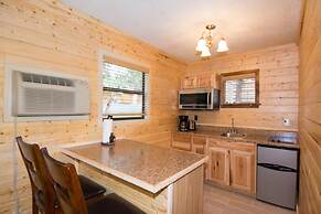 Upper Canyon Inn & Cabins